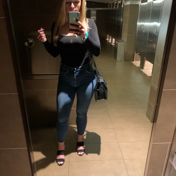 Meet your Posher, Nicole - Picture 4 of 9